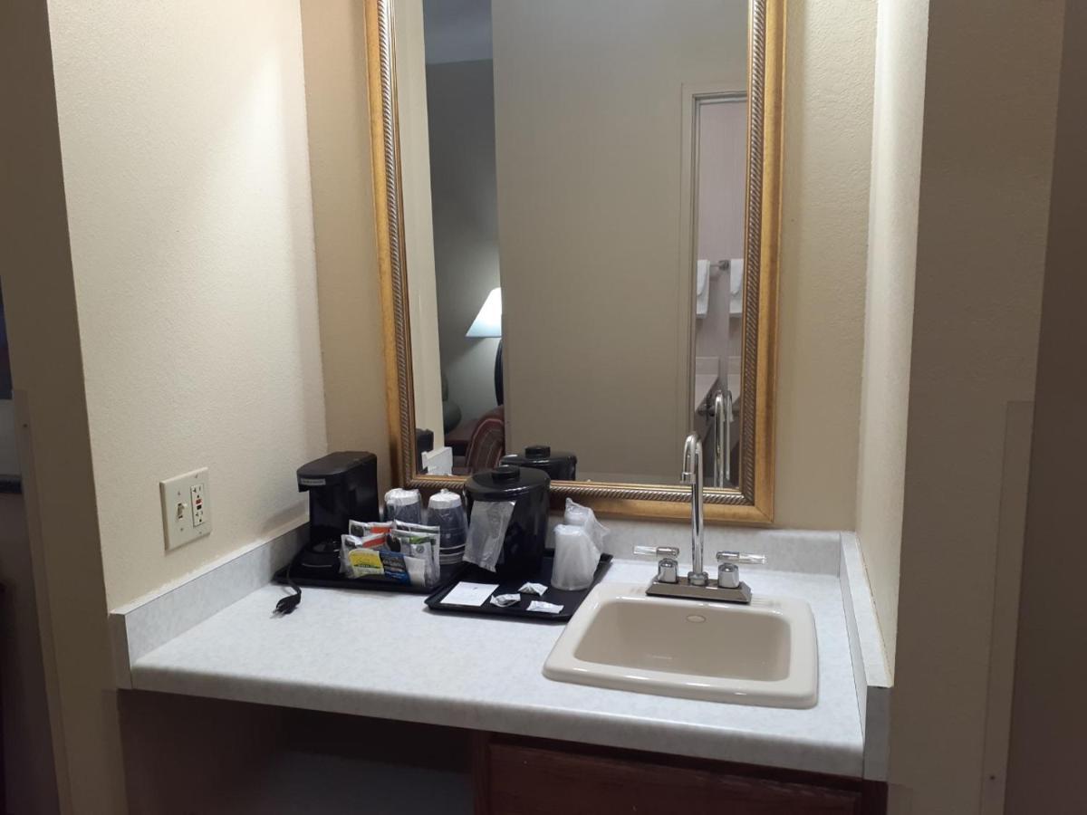 Country Inn & Suites By Radisson, Freeport, Il Dış mekan fotoğraf